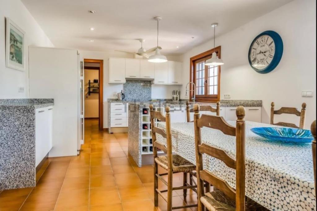 La Calma Espectacular Villa Con Jardin Y Piscina En Menorca S'Algar Bagian luar foto